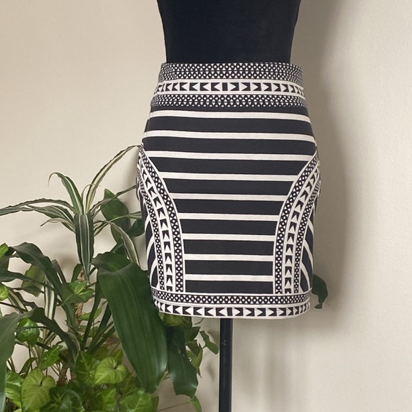 Silence + Noise Aztec Mini Skirt - Picture 5 of 8